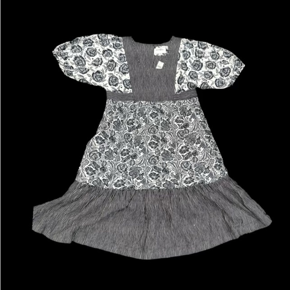 Black and white puffed shoulder dress